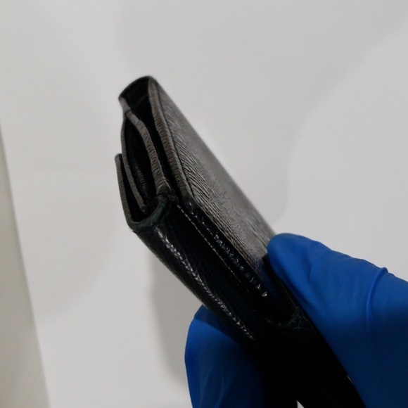 Authentic Salvatore Ferragamo Black Leather Bi-Fold Wallet – Luxury 4.75"x4-inch - Picture 7 of 15